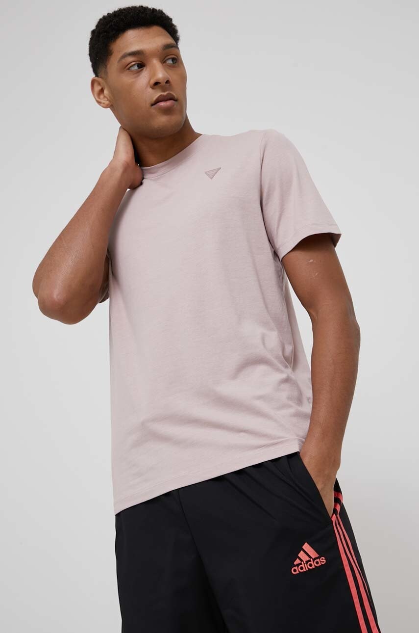 

Тениска Guess мъжка в розово с изчистен дизайн, Розов