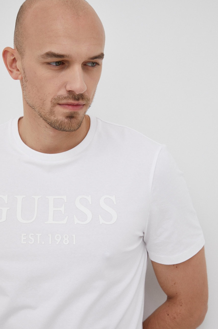 

Тениска Guess мъжка в бяло с апликация, Бял