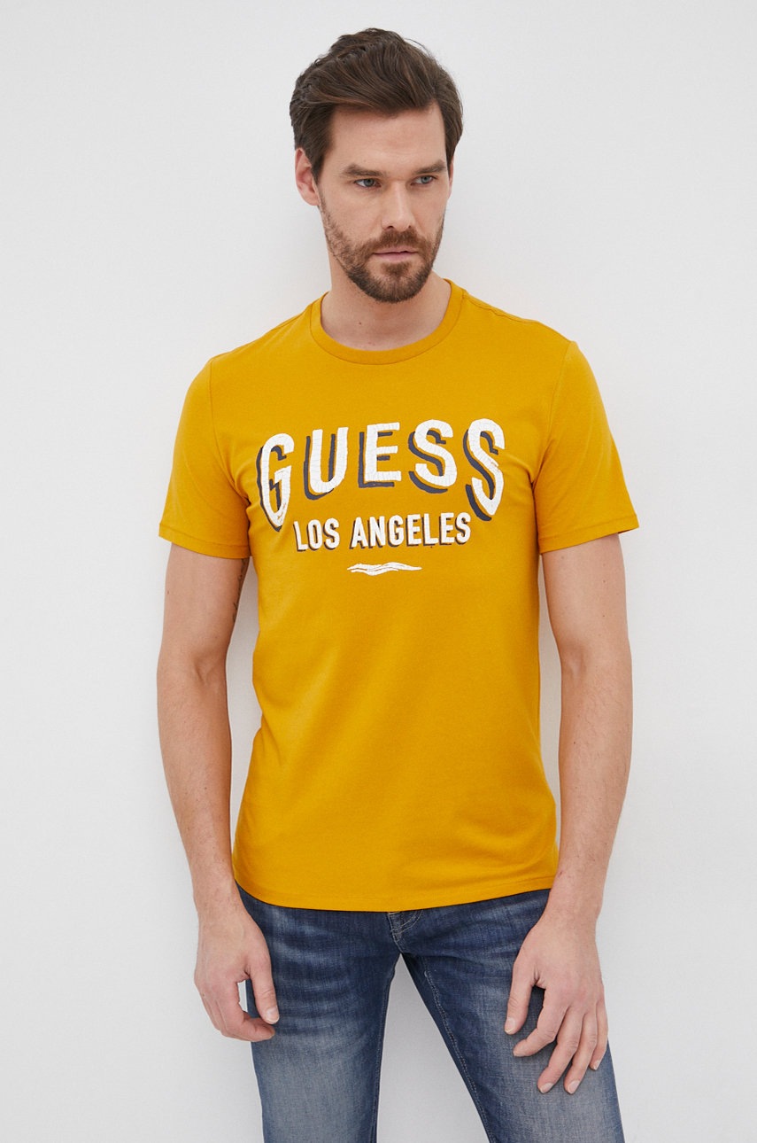 

Тениска Guess мъжка в жълто с принт, Жълт