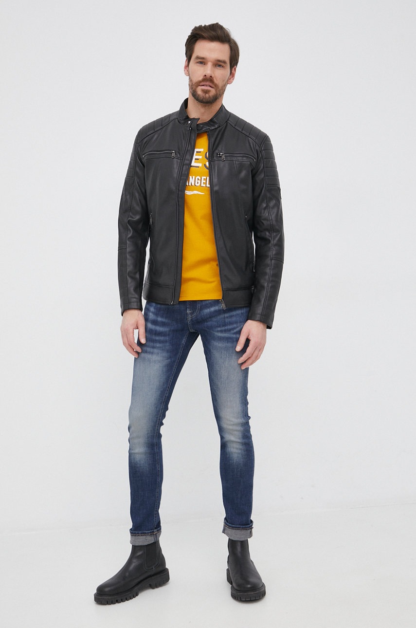 

Футболка Guess чоловіча колір жовтий з принтом