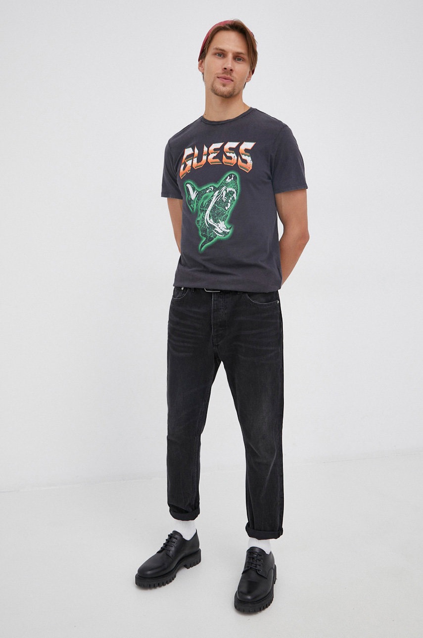 

Бавовняна футболка Guess колір сірий з принтом