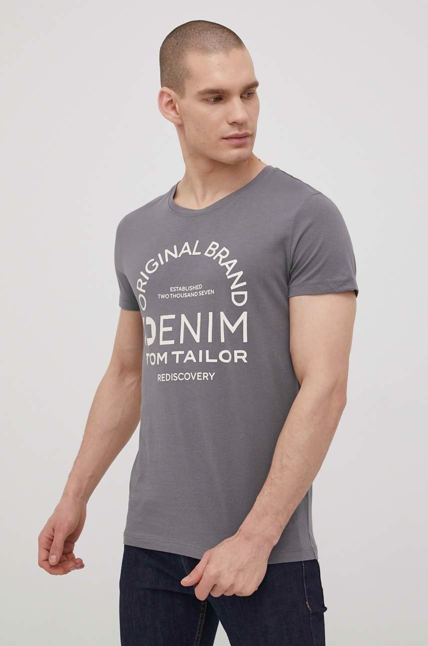 

Памучна тениска Tom Tailor в сиво с принт, Сив