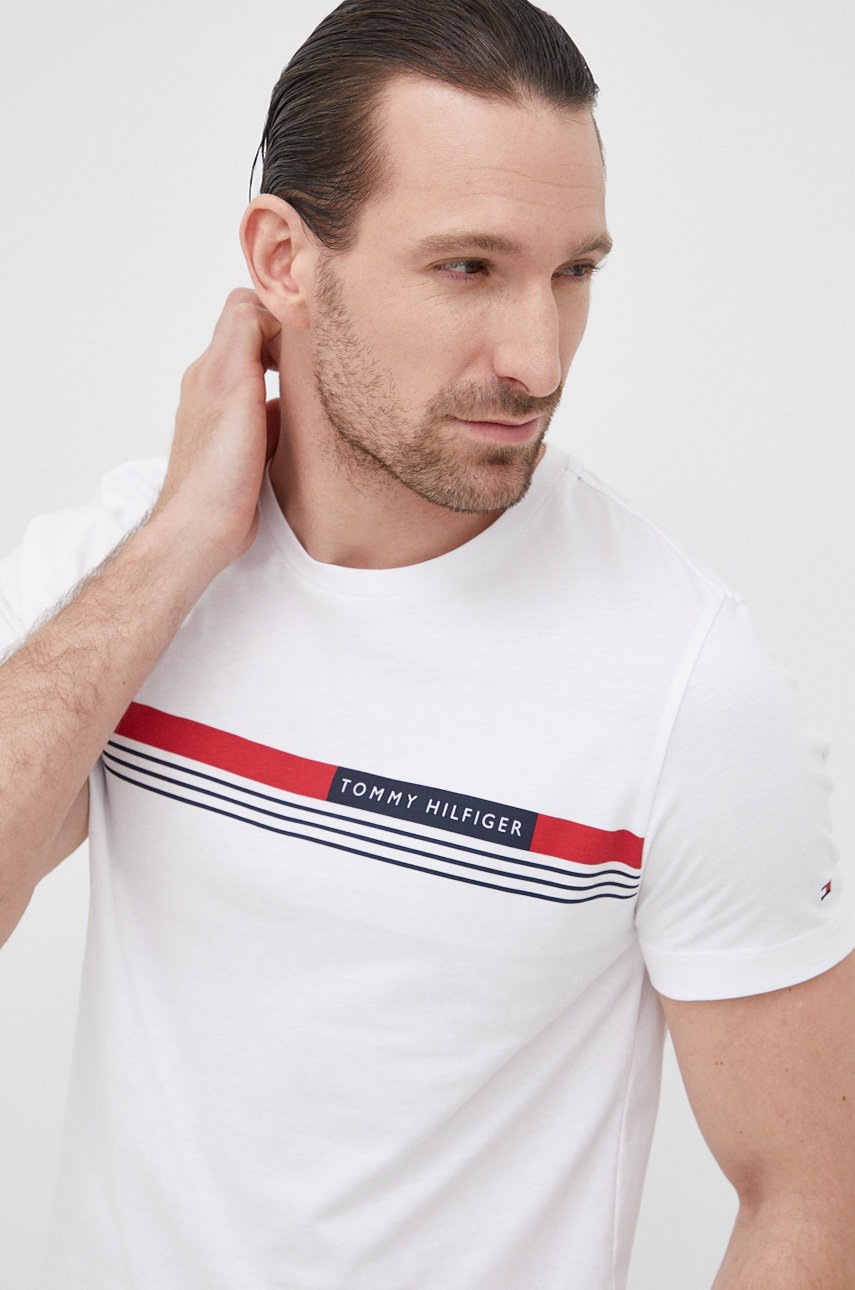 

Памучна тениска Tommy Hilfiger в бяло с принт, Бял