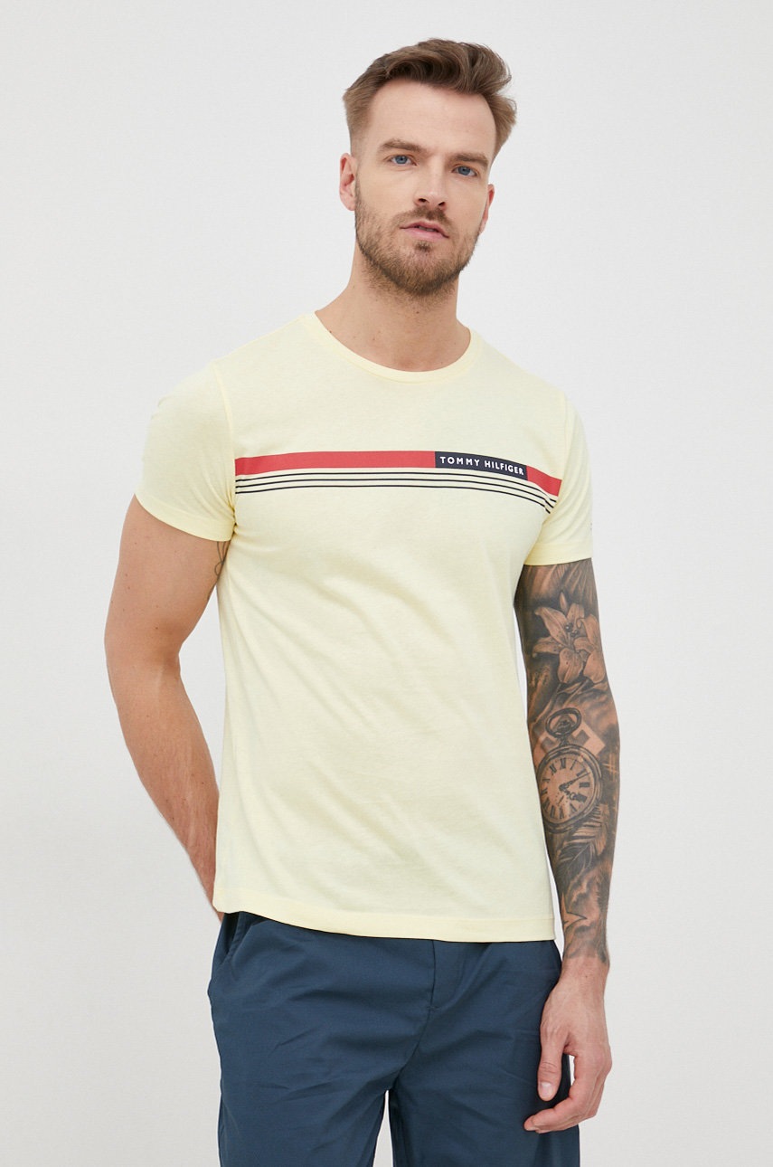 

Памучна тениска Tommy Hilfiger в жълто с принт, Жълт