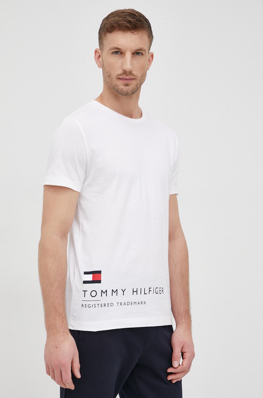 

Памучна тениска Tommy Hilfiger в бяло с принт, Бял