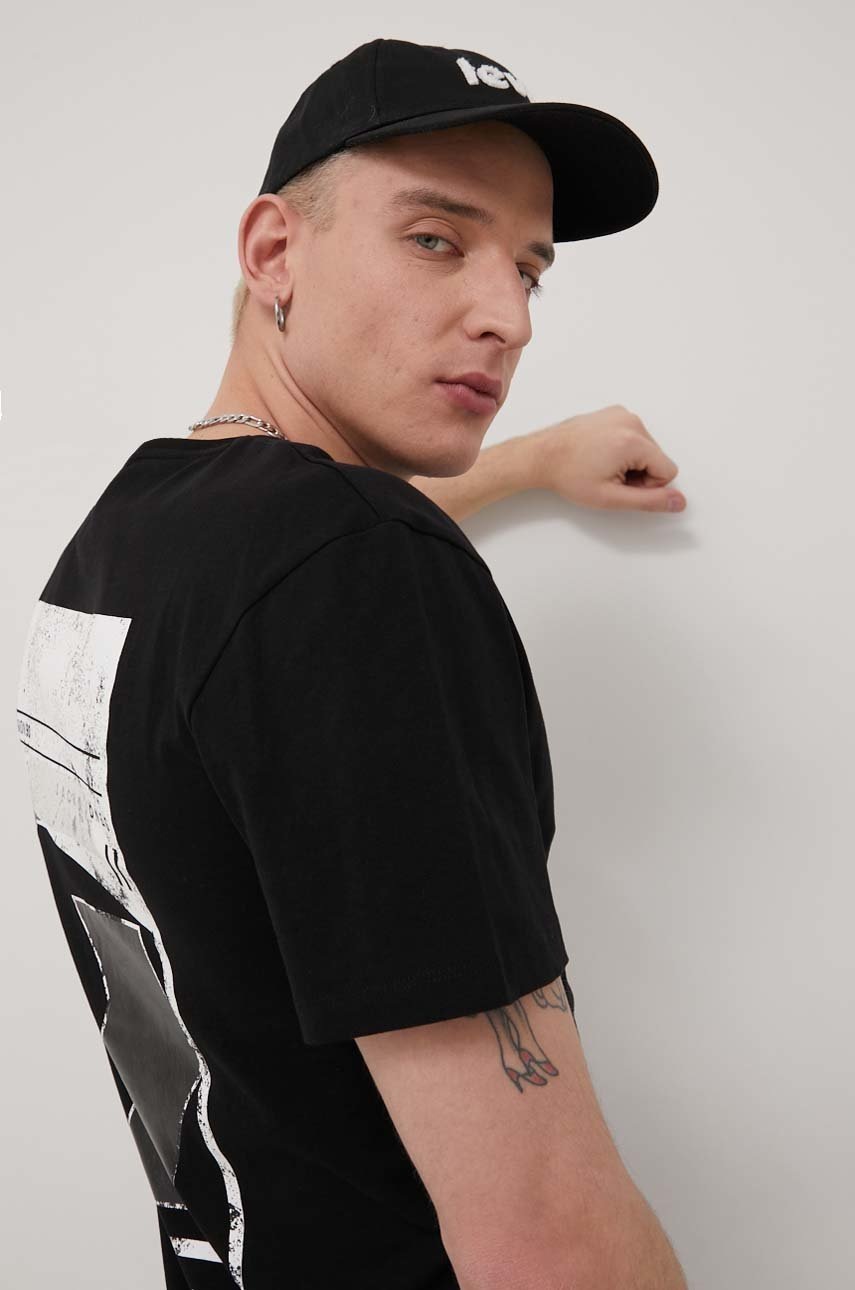 

Памучна тениска Jack & Jones в черно с принт, Черен