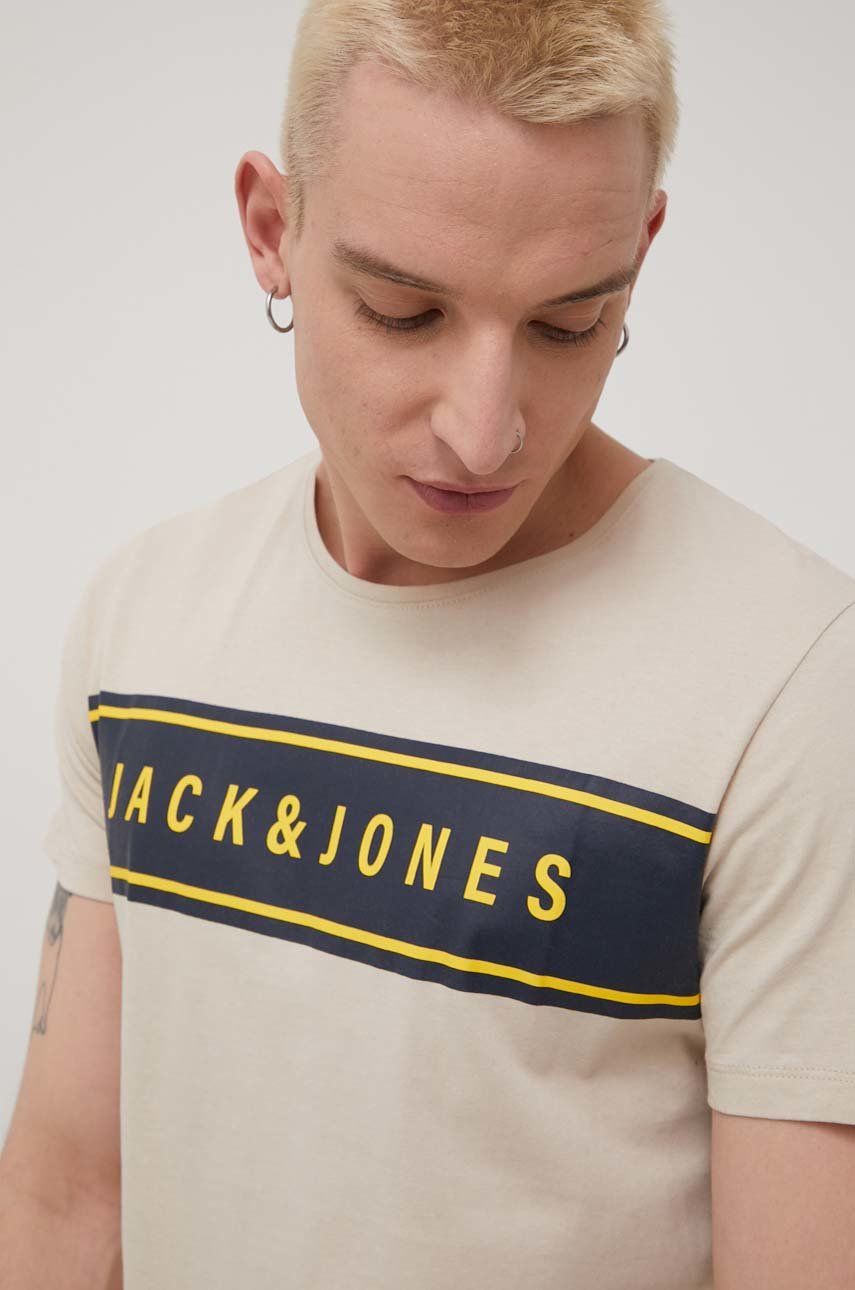 Jack & Jones tricou din bumbac culoarea bej, cu imprimeu 2023 ❤️ Pret Super answear imagine noua 2022