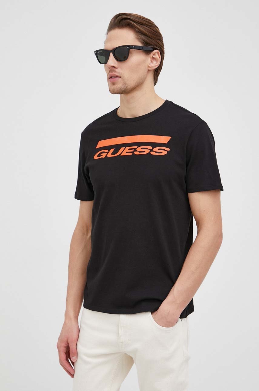 

Памучна тениска Guess в черно с принт, Черен