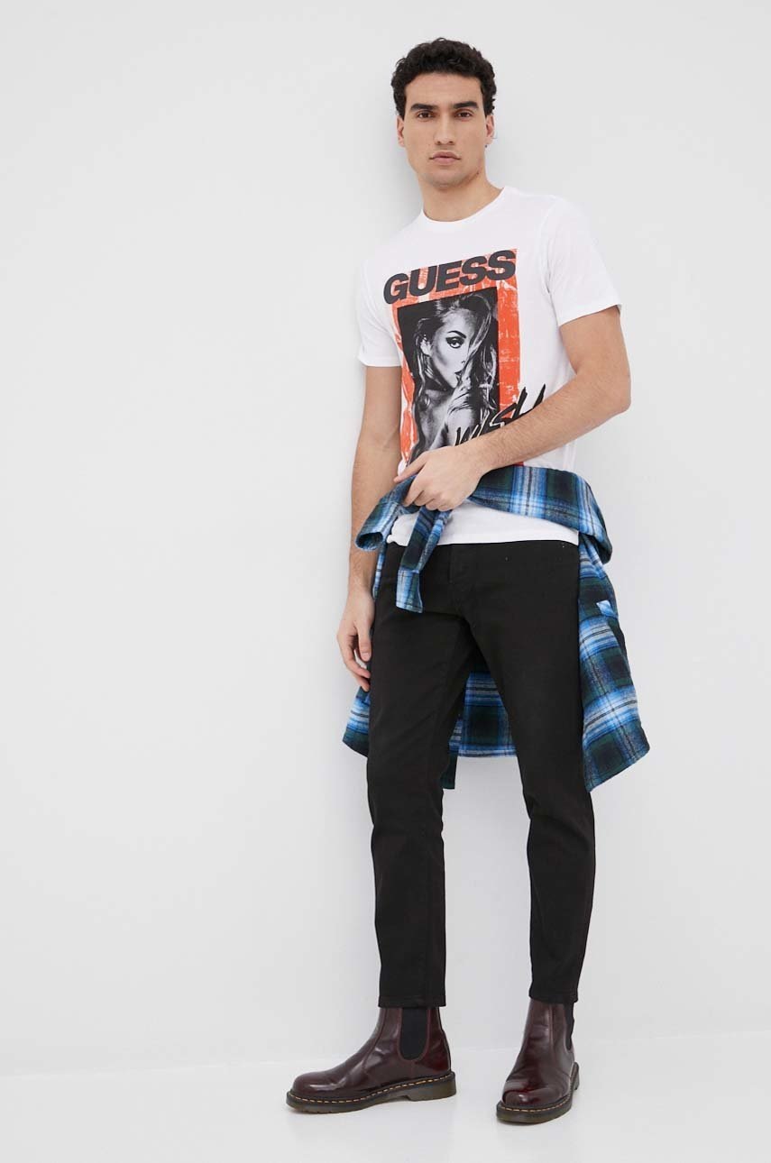 

Памучна тениска Guess в бяло с принт, Бял