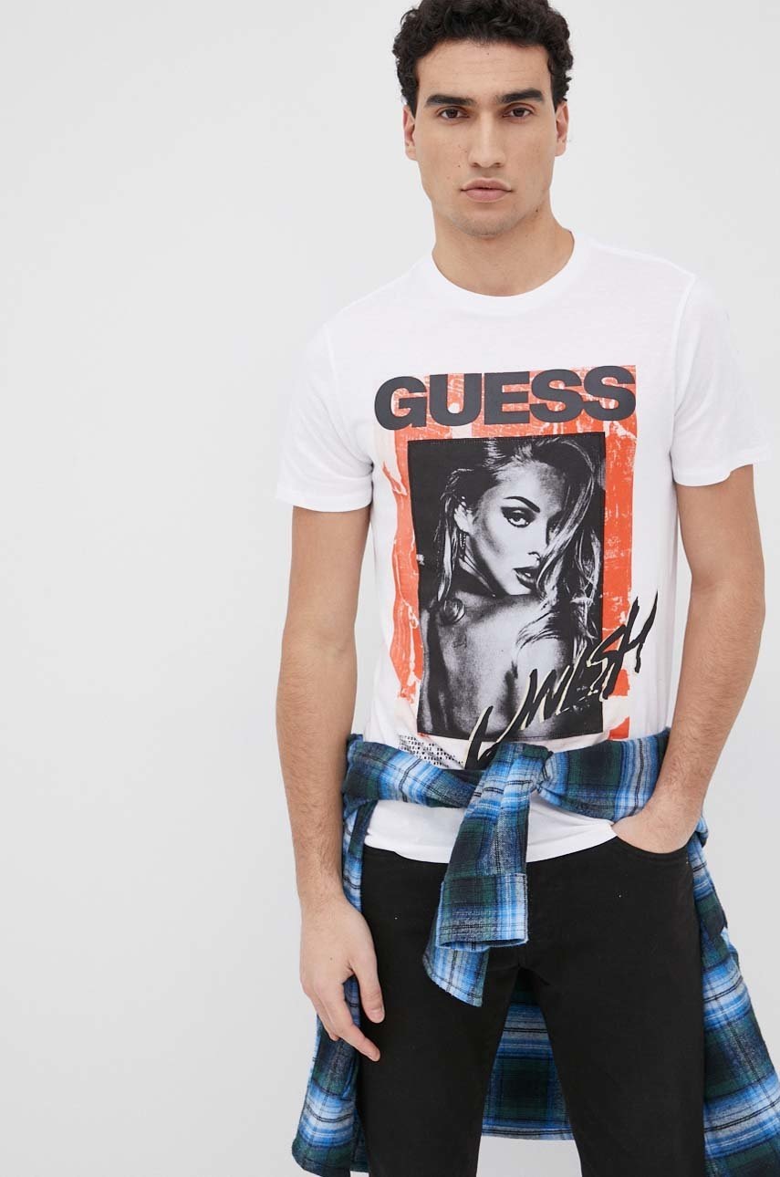 

Хлопковая футболка Guess цвет белый с принтом