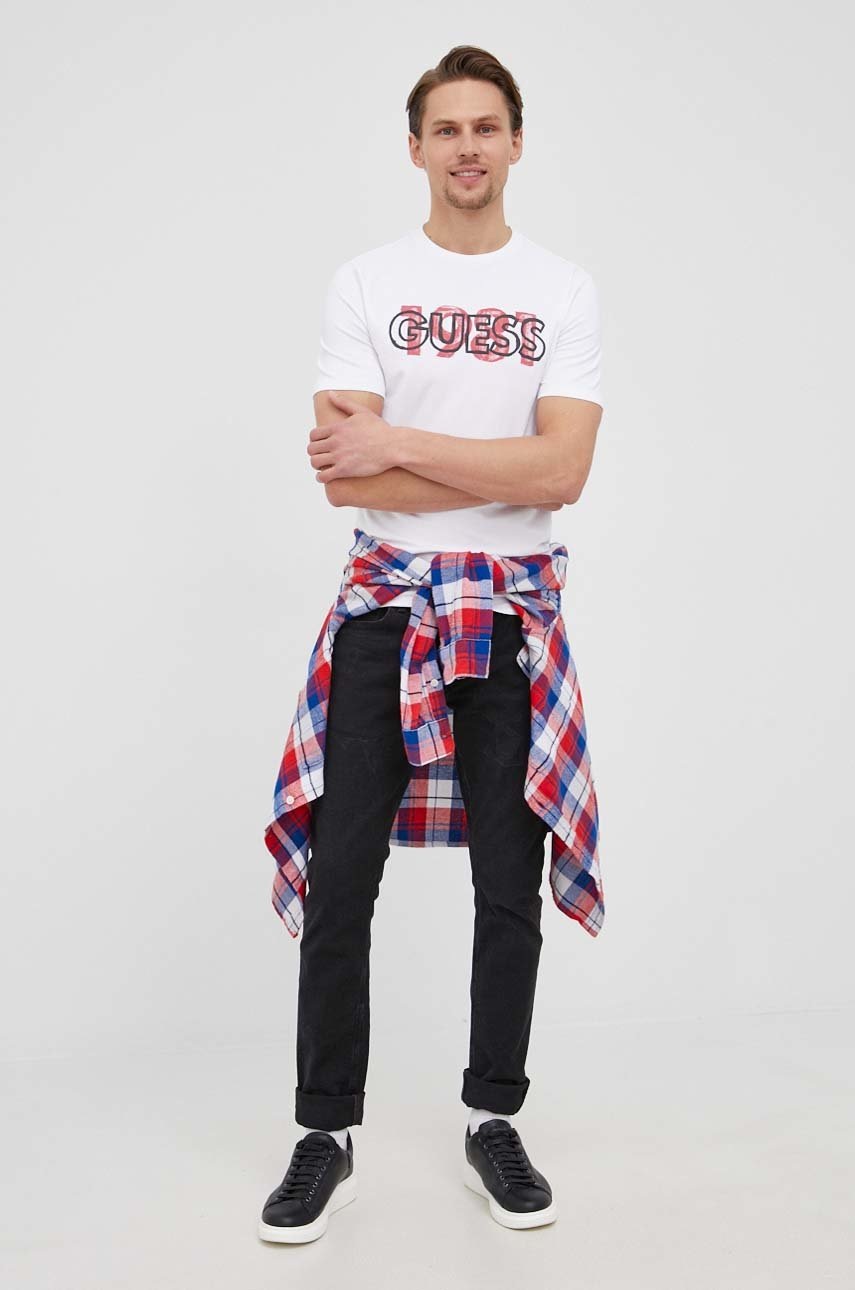 

Футболка Guess чоловічий колір білий з принтом