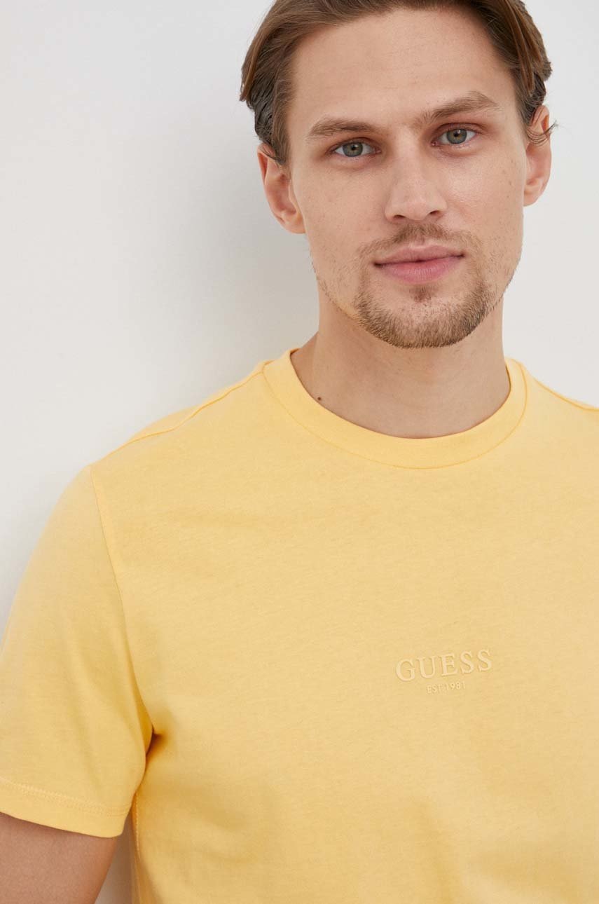 

Памучна тениска Guess в жълто с изчистен дизайн, Жълт