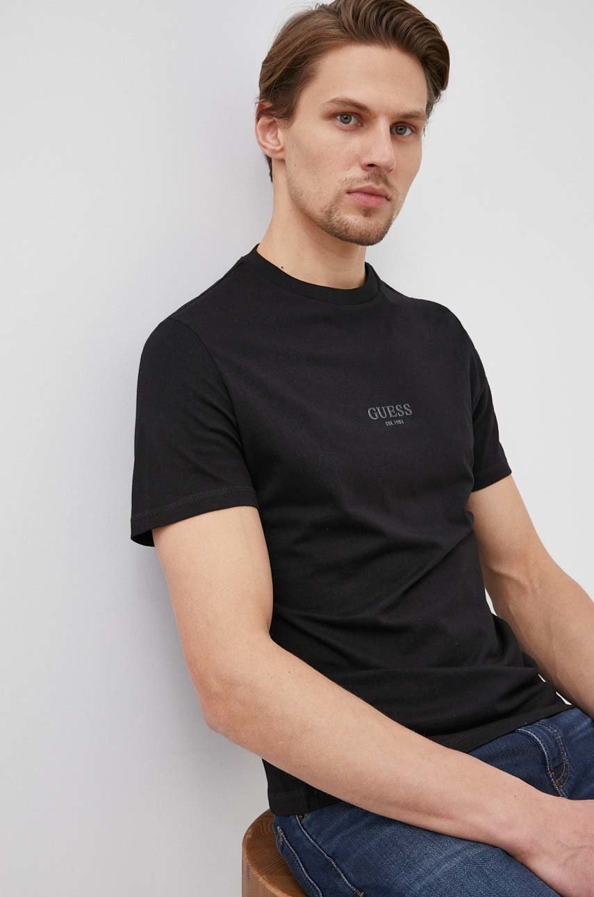 

Памучна тениска Guess в черно с изчистен дизайн, Черен
