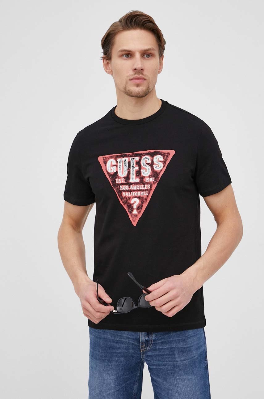 

Тениска Guess мъжки в черно с принт, Черен