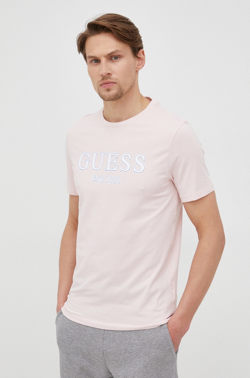 

Тениска Guess мъжки в розово с принт, Розов