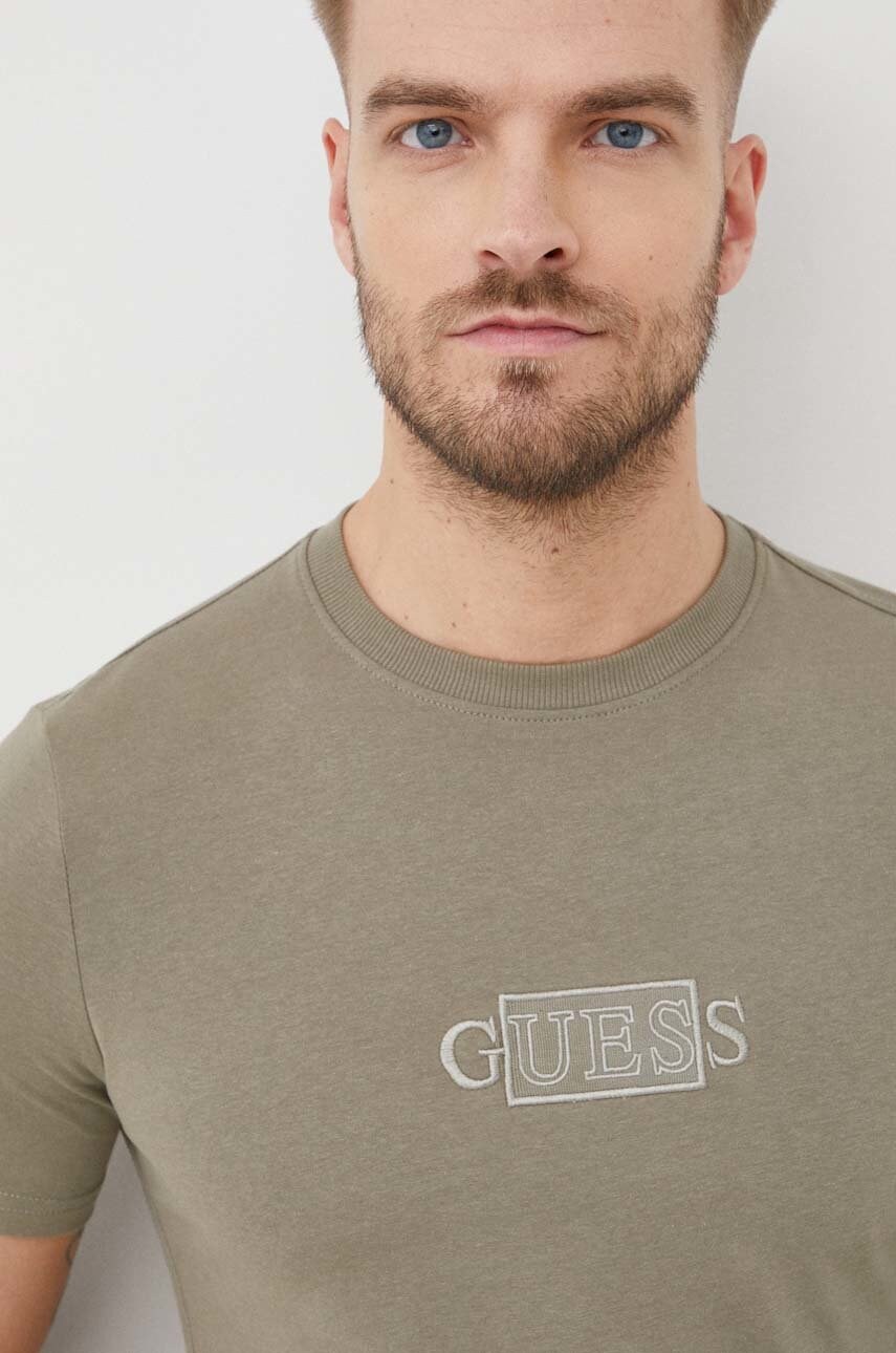 

Памучна тениска Guess в зелено с апликация, Зелен
