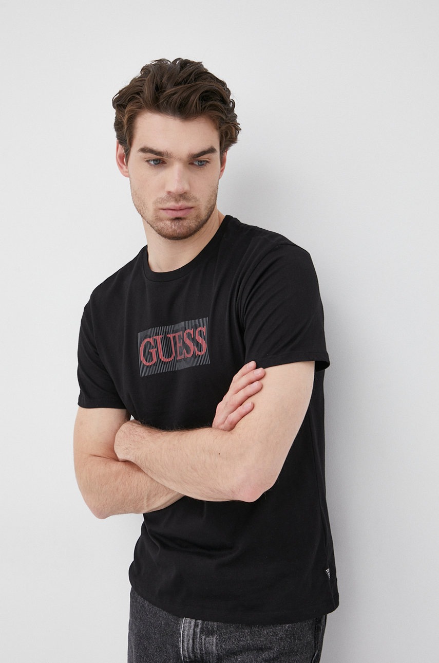 

Памучна тениска Guess в черно с принт, Черен