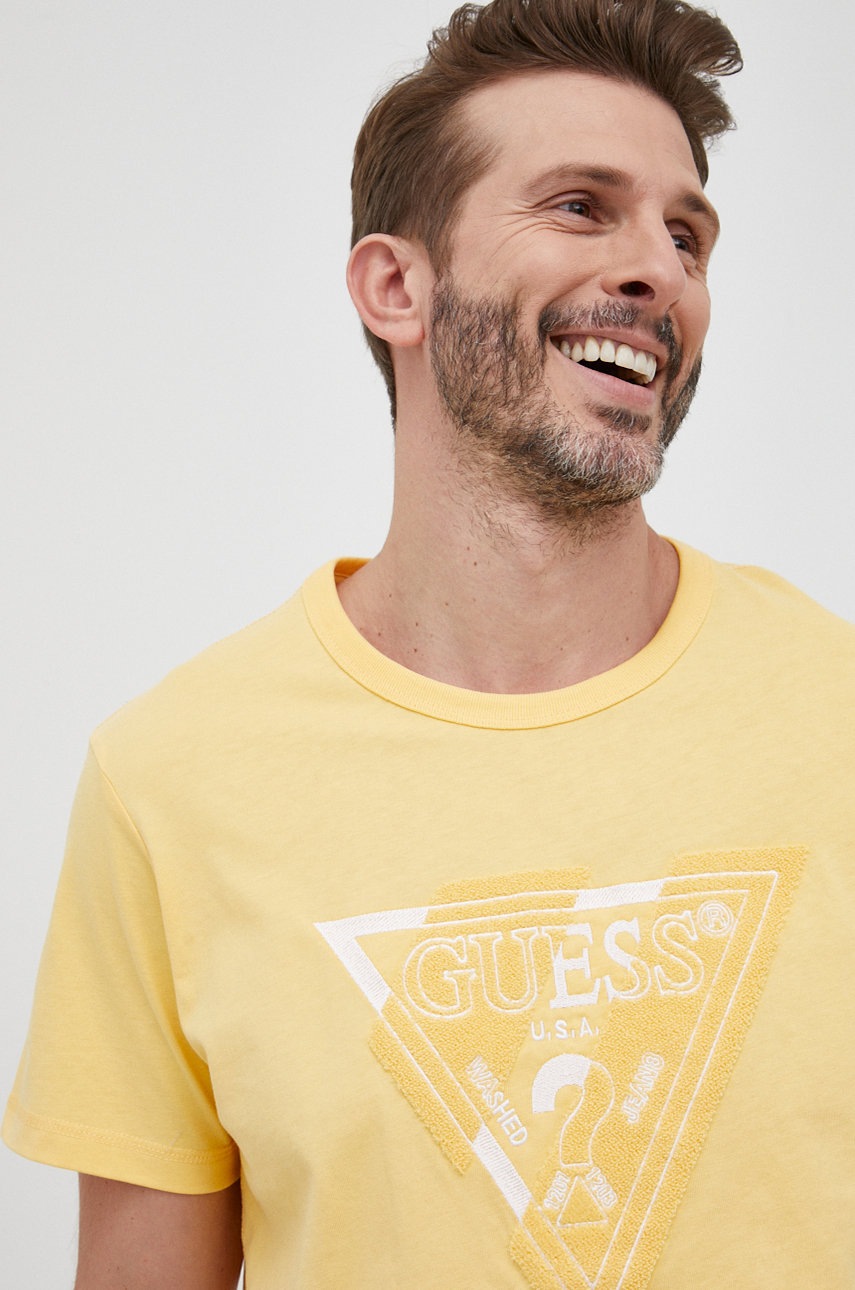 

Памучна тениска Guess в жълто с апликация, Жълт
