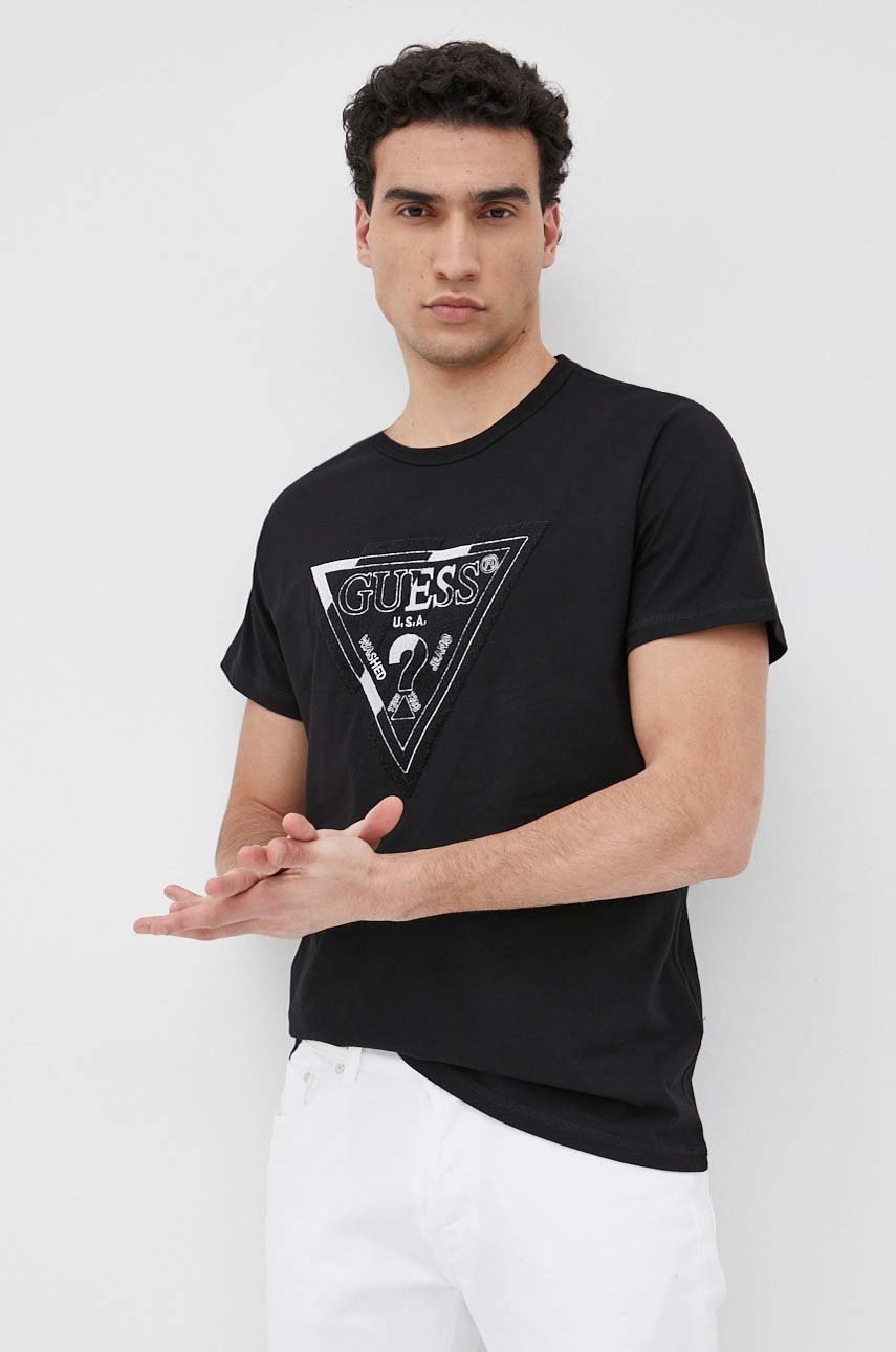 

Памучна тениска Guess в черно с апликация, Черен