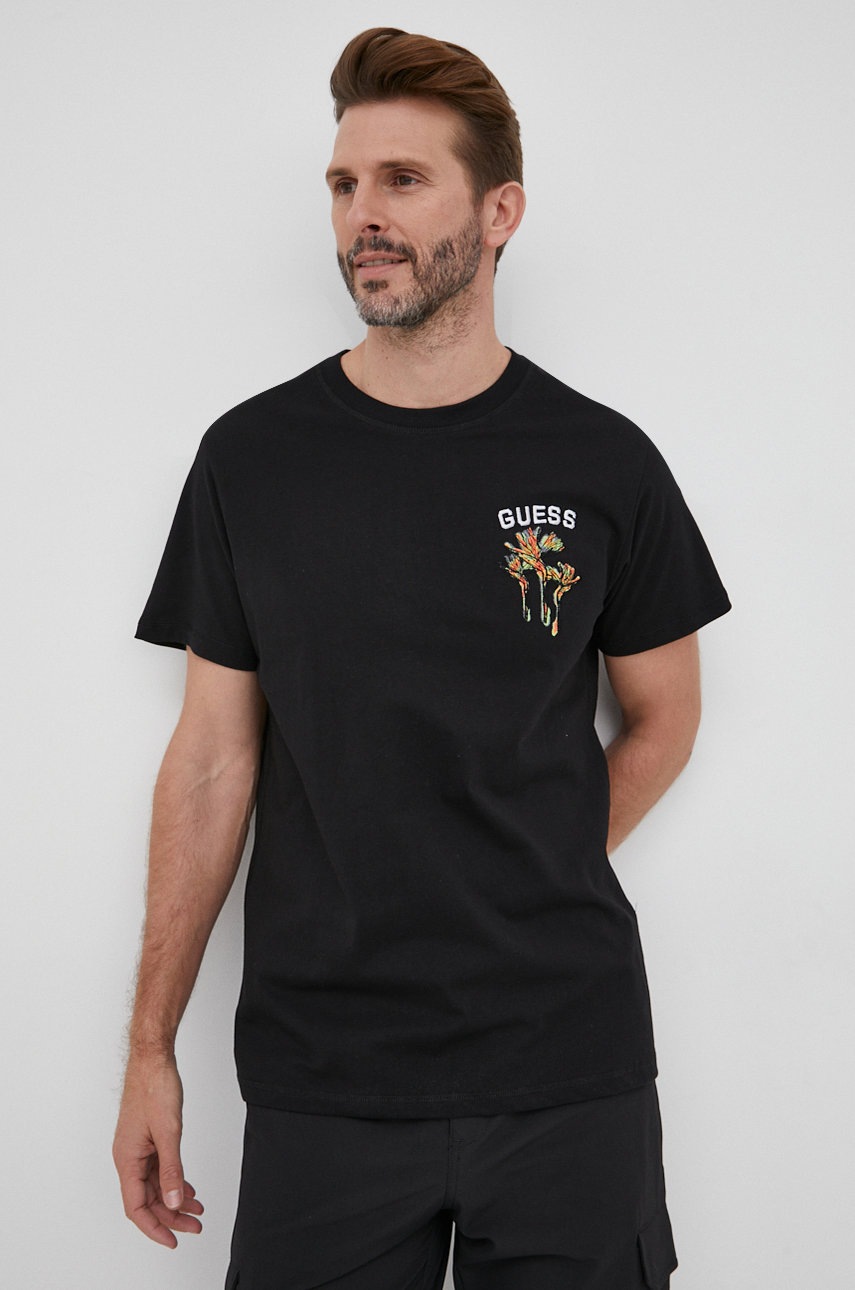 

Памучна тениска Guess в черно с апликация, Черен