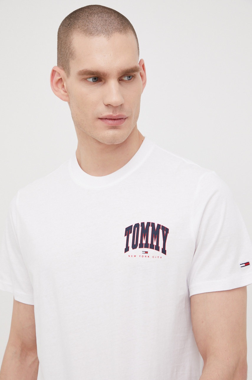 

Памучна тениска Tommy Jeans в бяло с принт, Бял