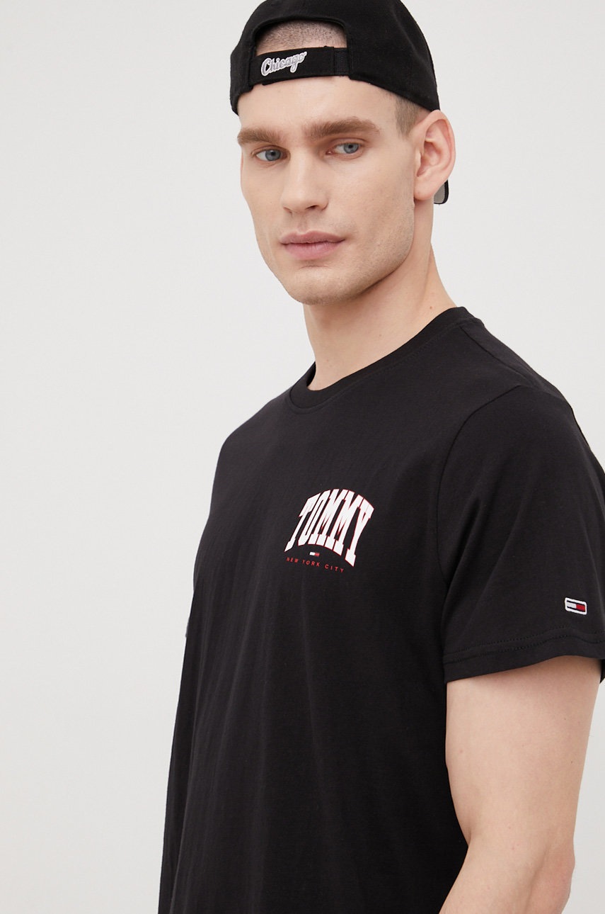 

Памучна тениска Tommy Jeans в черно с принт, Черен