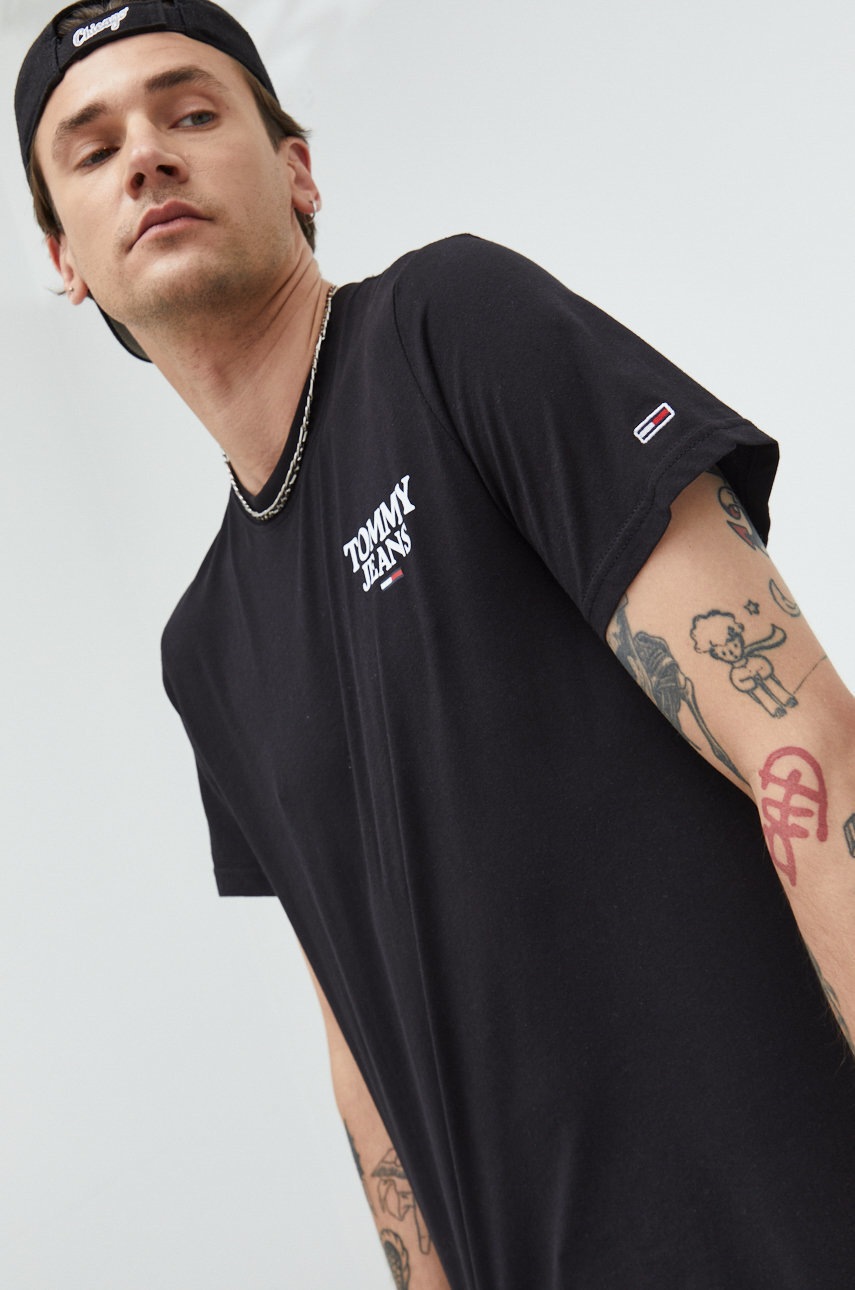

Памучна тениска Tommy Jeans в черно с принт, Черен