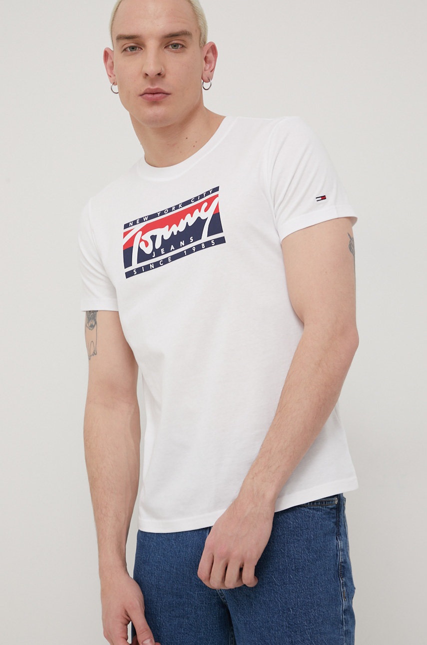 

Памучна тениска Tommy Jeans в бяло с принт, Бял