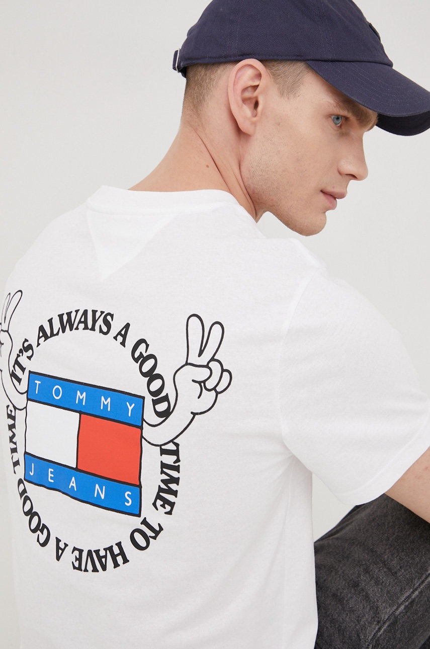 

Памучна тениска Tommy Jeans в бяло с принт, Бял