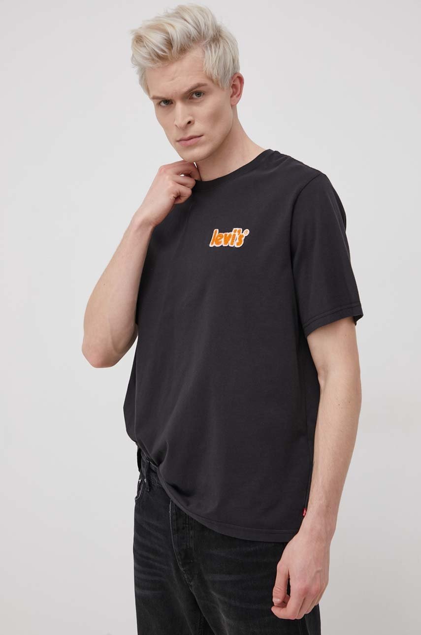 

Памучна тениска Levi's в черно с апликация, Черен