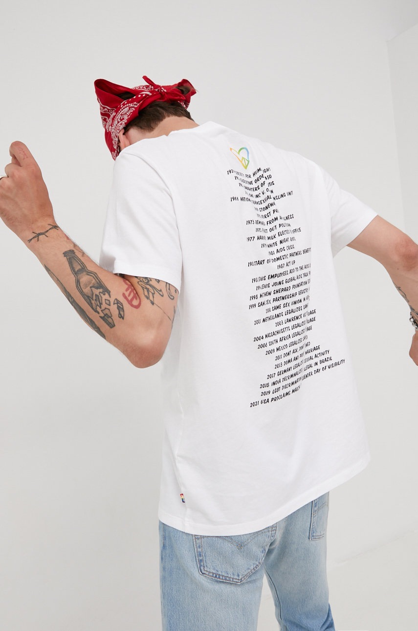 

Памучна тениска Levi's Pride в бяло с принт, Бял