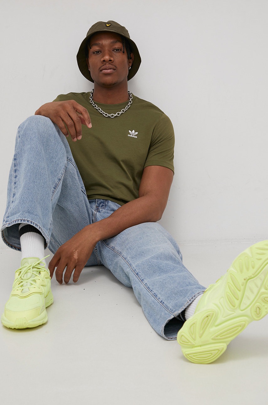 

Бавовняна футболка adidas Originals H65673 колір зелений гладкий