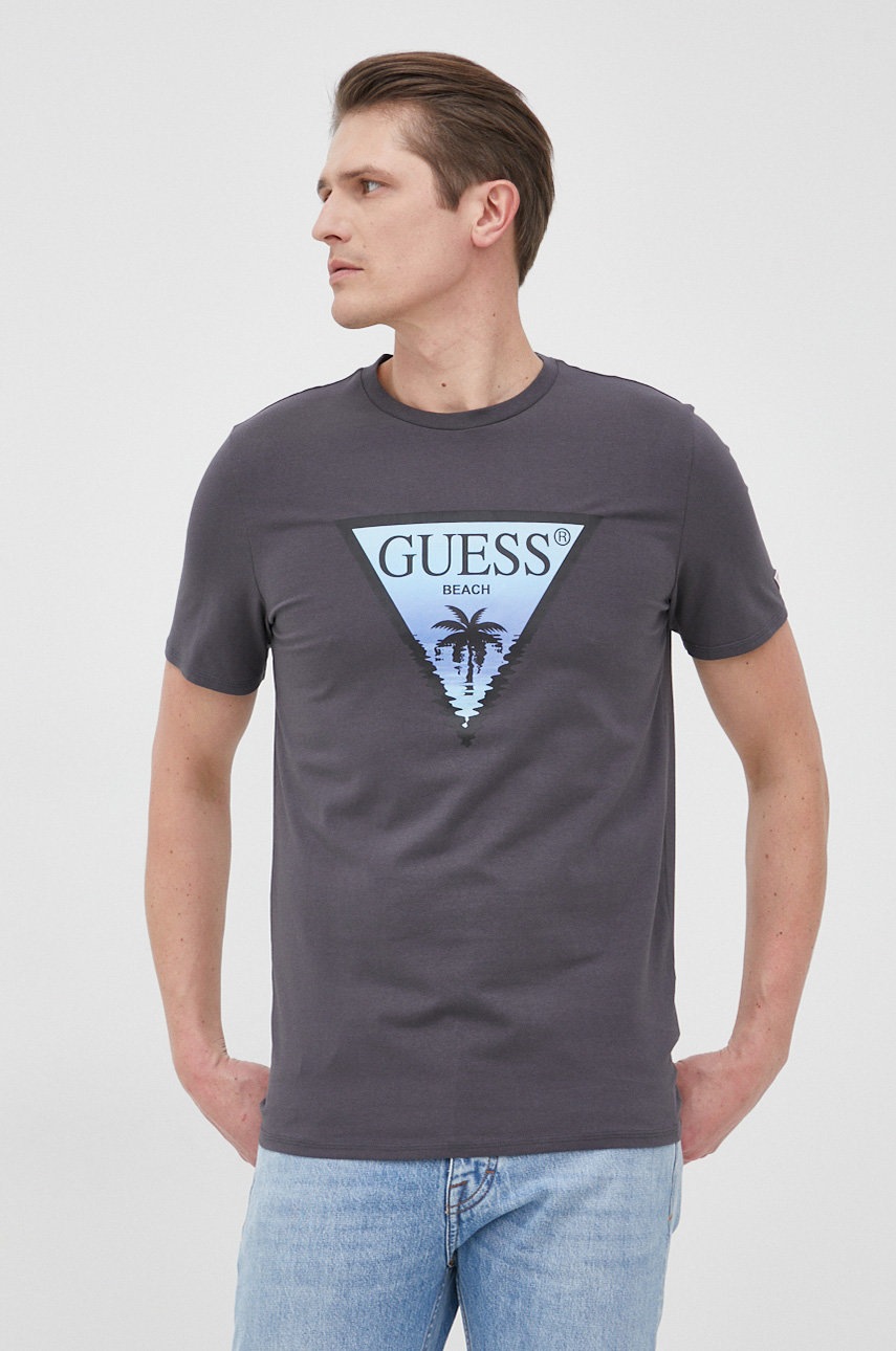 

Тениска Guess мъжки в сиво с принт, Сив