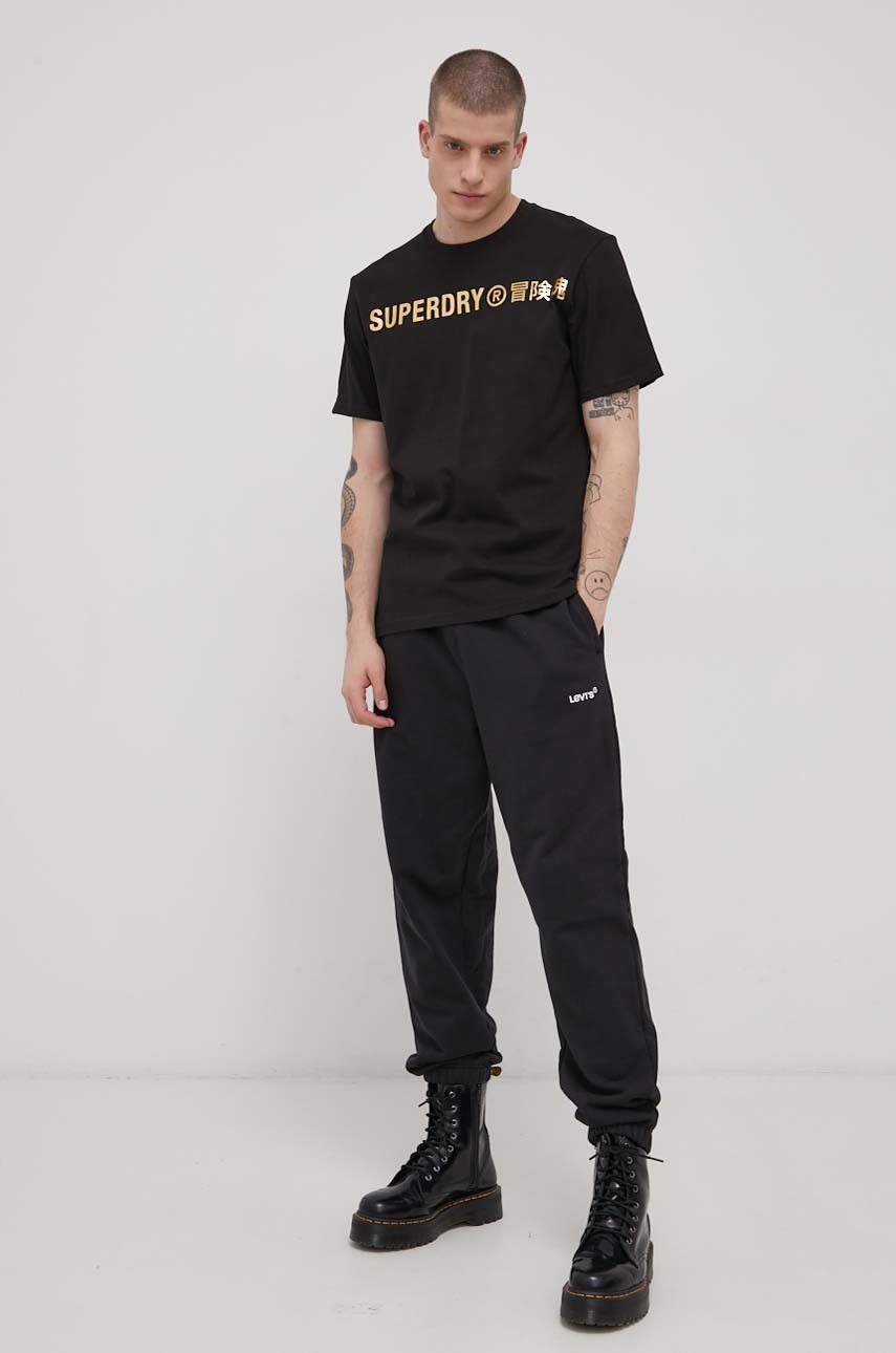 

Хлопковая футболка Superdry цвет чёрный с принтом