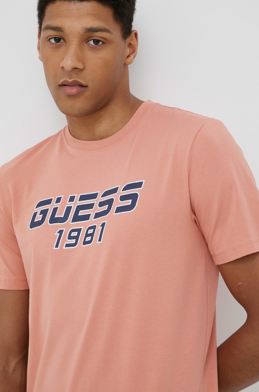 

Футболка Guess чоловічий колір помаранчевий з принтом