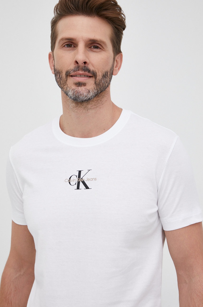 

Памучна тениска Calvin Klein Jeans в бяло с принт, Бял