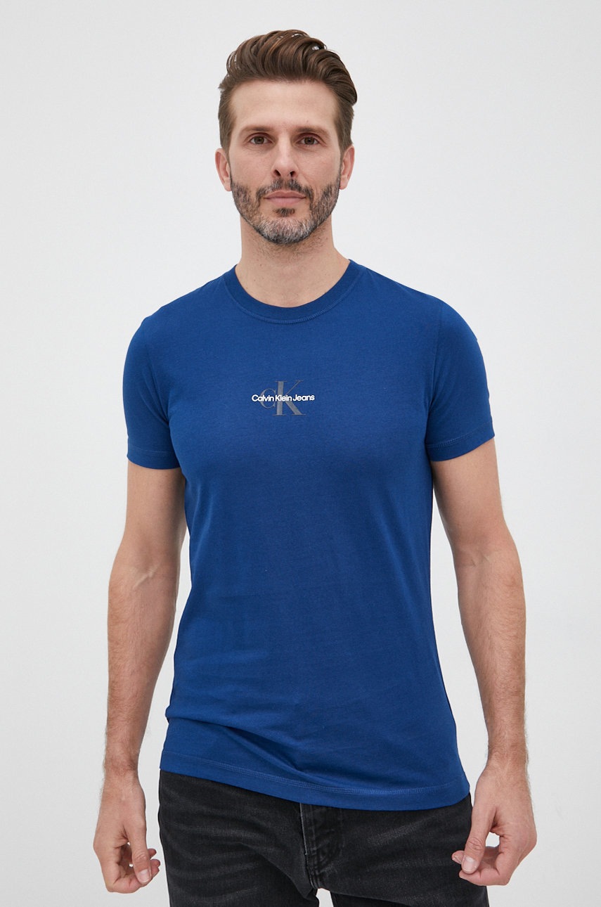 

Памучна тениска Calvin Klein Jeans в тъмносиньо с принт, Тъмносин