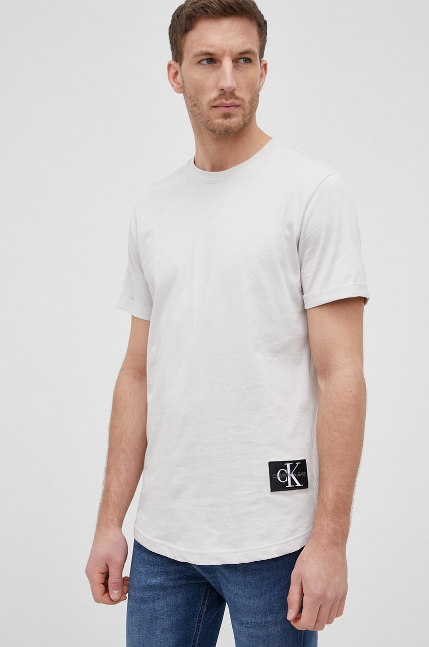 

Памучна тениска Calvin Klein Jeans в сиво с изчистен дизайн, Сив