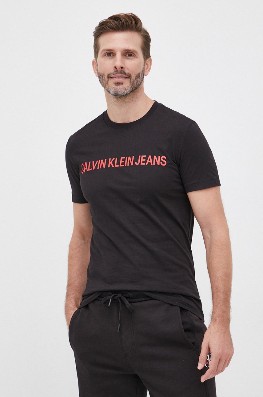 

Памучна тениска Calvin Klein Jeans в черно с принт, Черен