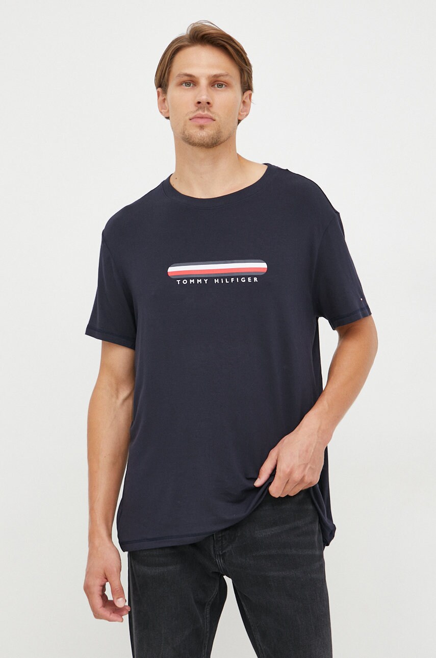 

Тениска Tommy Hilfiger в тъмносиньо с принт, Тъмносин
