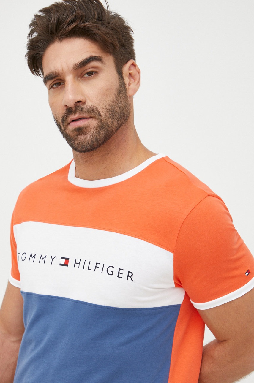 

Памучна тениска Tommy Hilfiger в оранжево с десен, Многоцветен