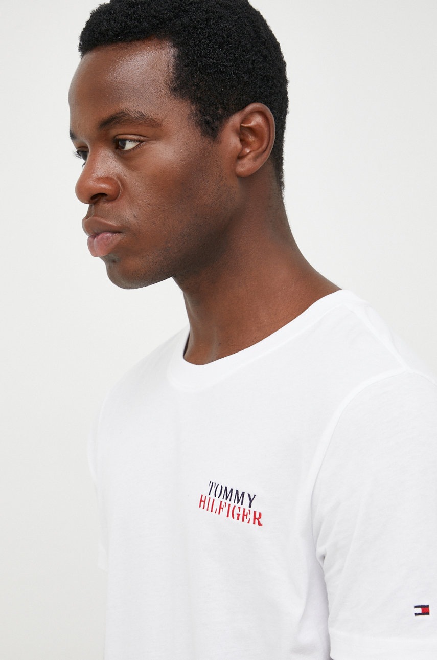 

Памучна тениска Tommy Hilfiger в бяло с апликация, Бял