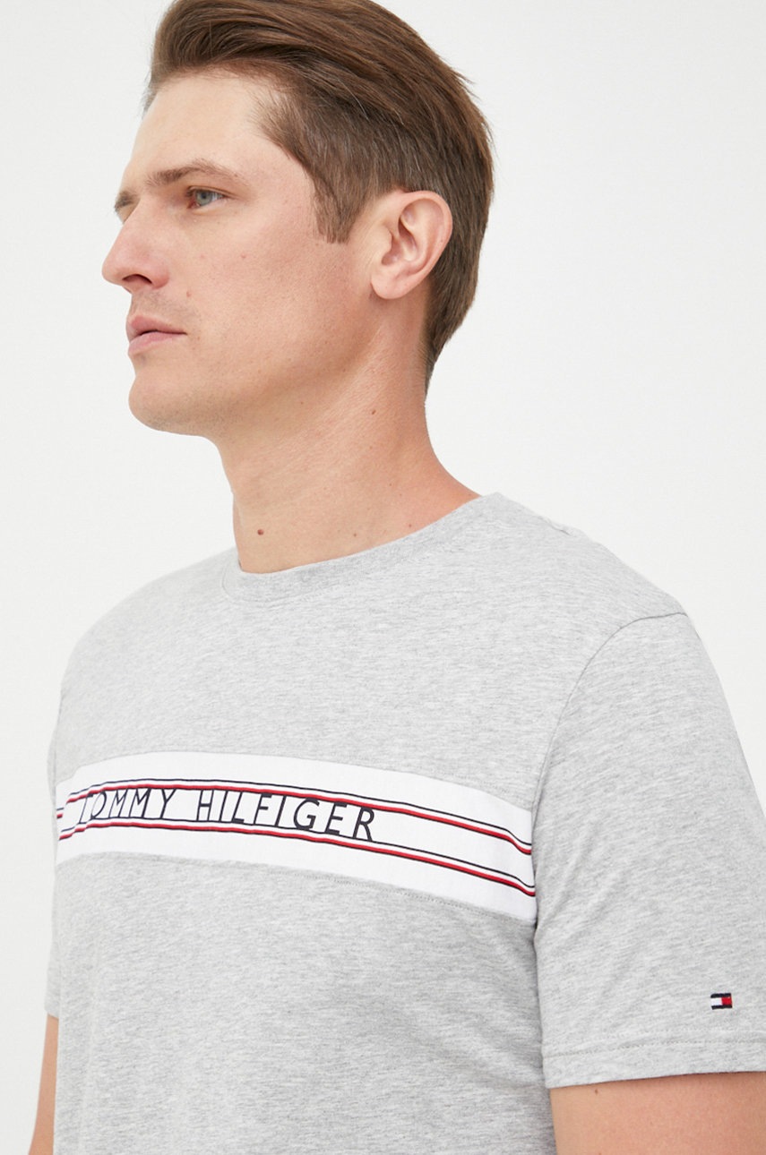 

Памучна тениска Tommy Hilfiger в сиво меланж на, Сив