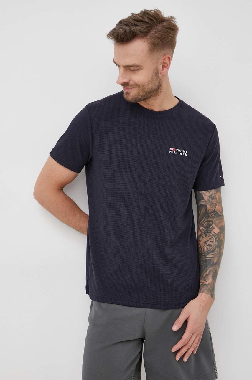 

Тениска Tommy Hilfiger в тъмносиньо с апликация, Тъмносин