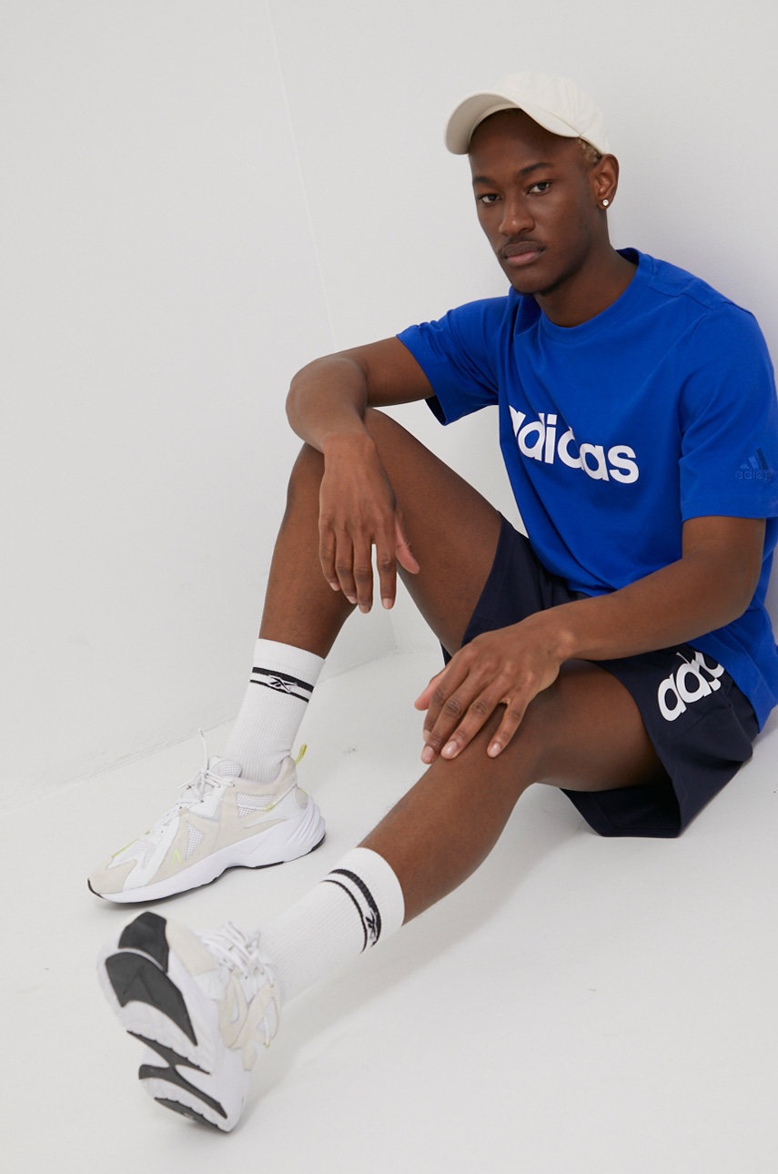 

Хлопковая футболка adidas с принтом