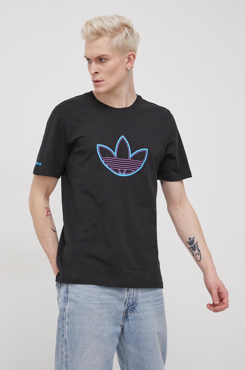 

Бавовняна футболка adidas Originals HE4683 колір чорний з принтом