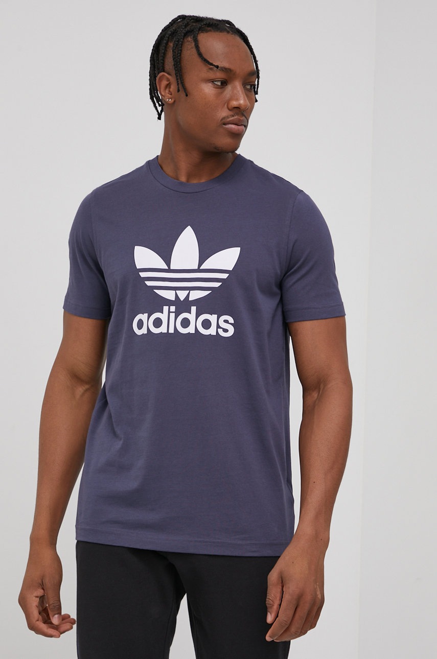 

Бавовняна футболка adidas Originals HE9512 колір синій з принтом