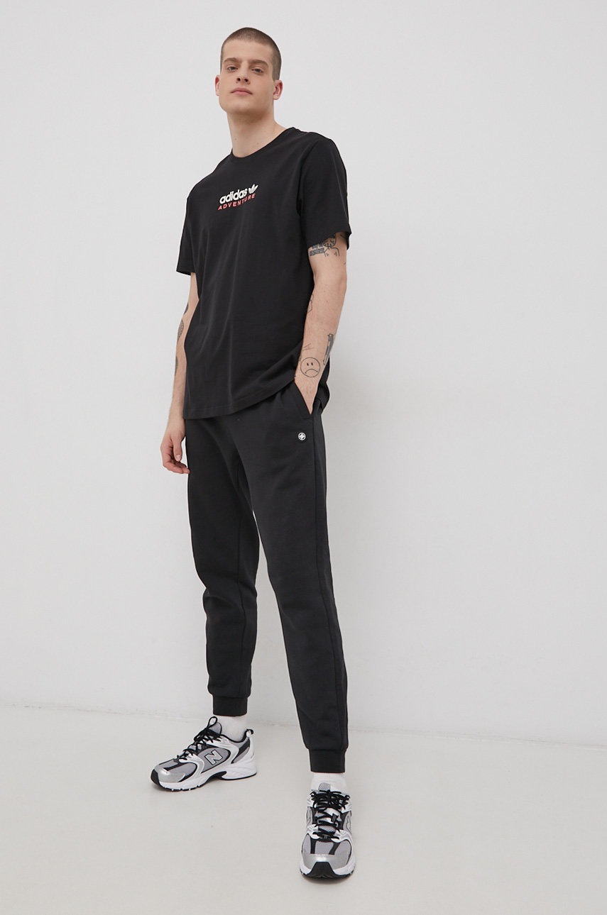 

Бавовняна футболка adidas Originals HF4775 колір чорний з принтом