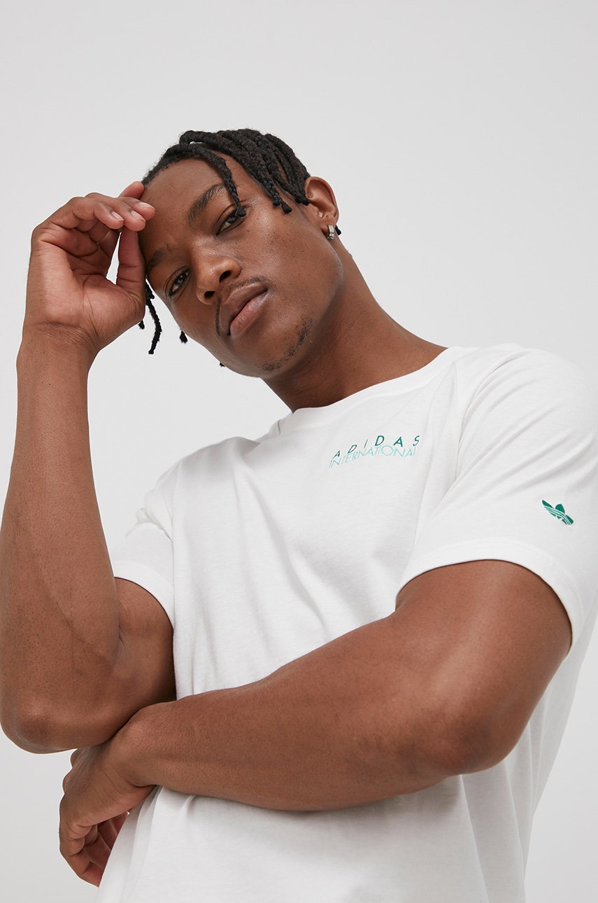 

Памучна тениска adidas Originals HF4922 в бяло с принт, Бял