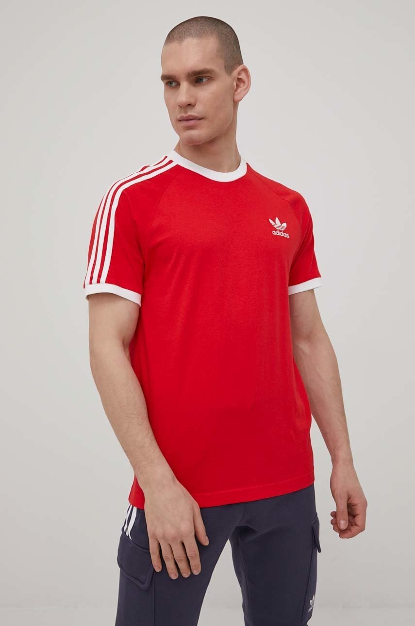 

Хлопковая футболка adidas Originals Adicolor цвет красный с аппликацией